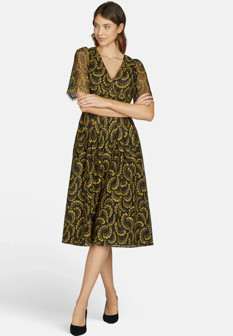 Elegant Lace Evening Gown