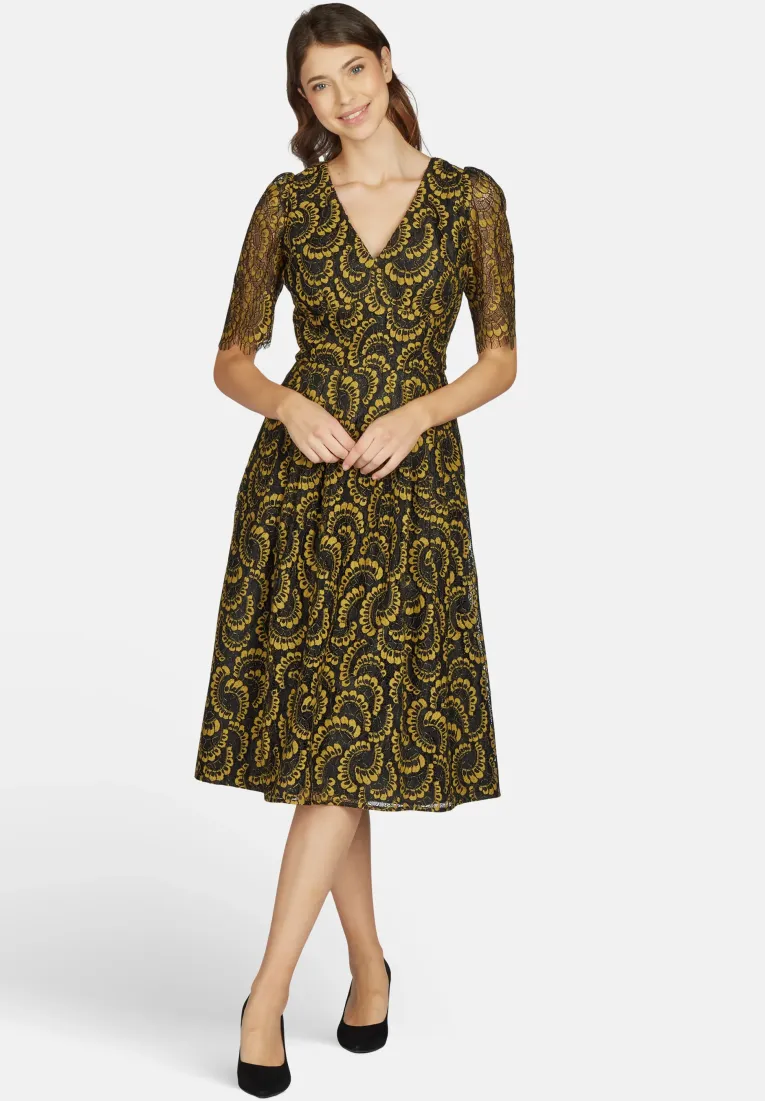 Elegant Lace Evening Gown